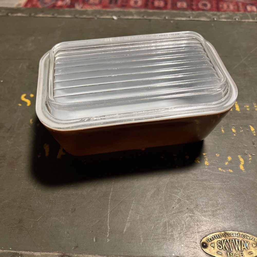 Vintage Pyrex Brown Refrigerator Dish 502 With Lid 1-1/2 Pint Capacity